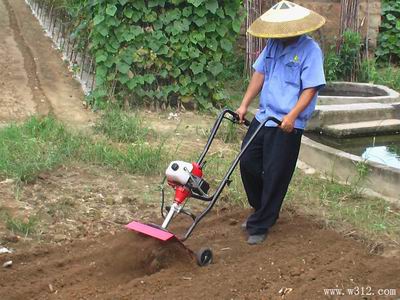 河南松土機(jī)批發(fā) 小型旋耕松土機(jī)廠