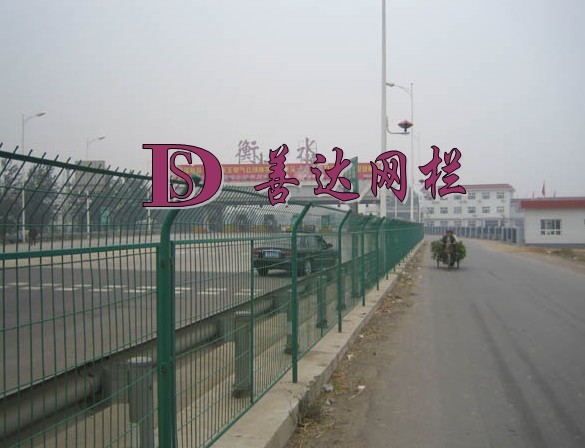 廠家直銷優(yōu)質(zhì)高速公路護(hù)欄網(wǎng) 公路圍欄網(wǎng) 公路防護(hù)網(wǎng)