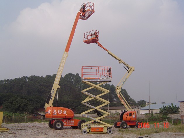 四川出租進口高空作業(yè)車、空壓機、發(fā)電機、升降車