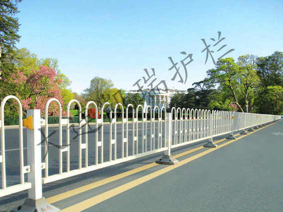 交通道路護(hù)欄，公路圍欄網(wǎng)